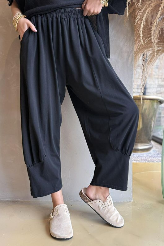 Jo Jo Quirky Classic Barrel Pant Black - **